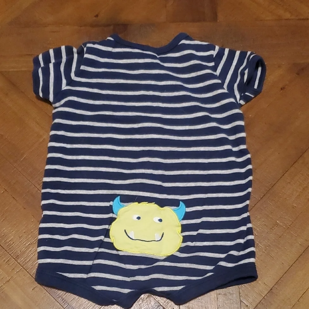 🐻      Carter's Blue and Gray Bodysuit with Short Sleeves